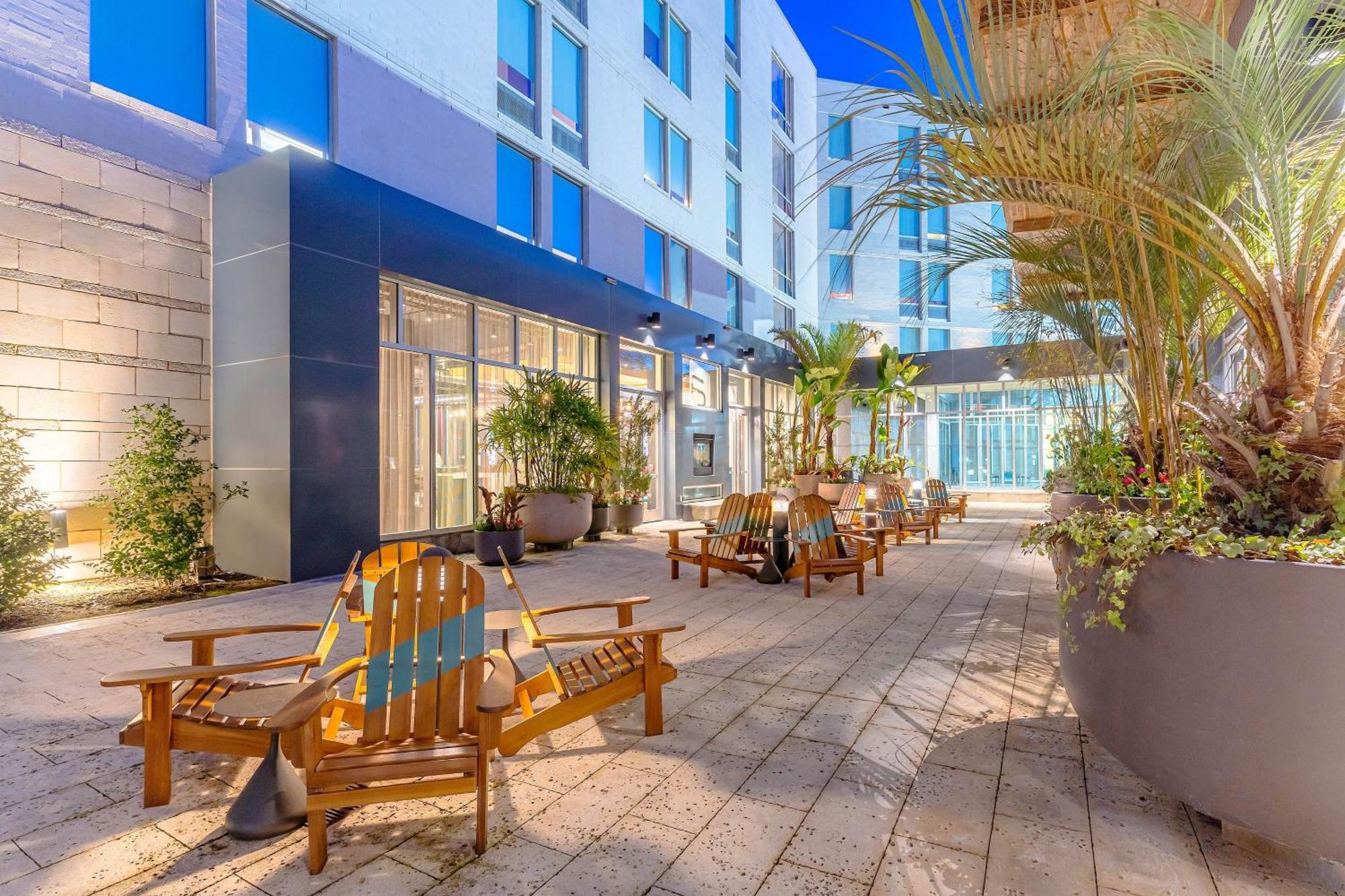 Aloft Jacksonville Tapestry Park Exterior photo